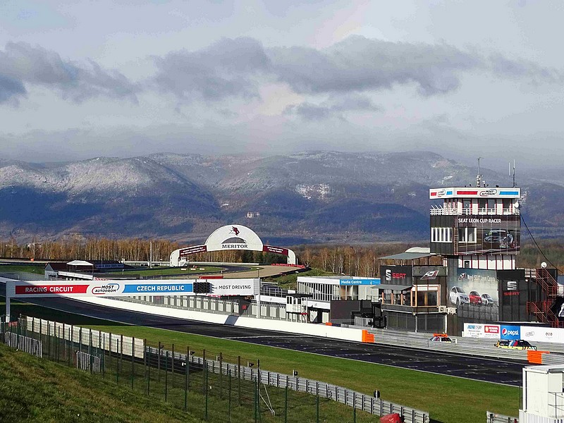 Autodrom Most omezuje hluk
